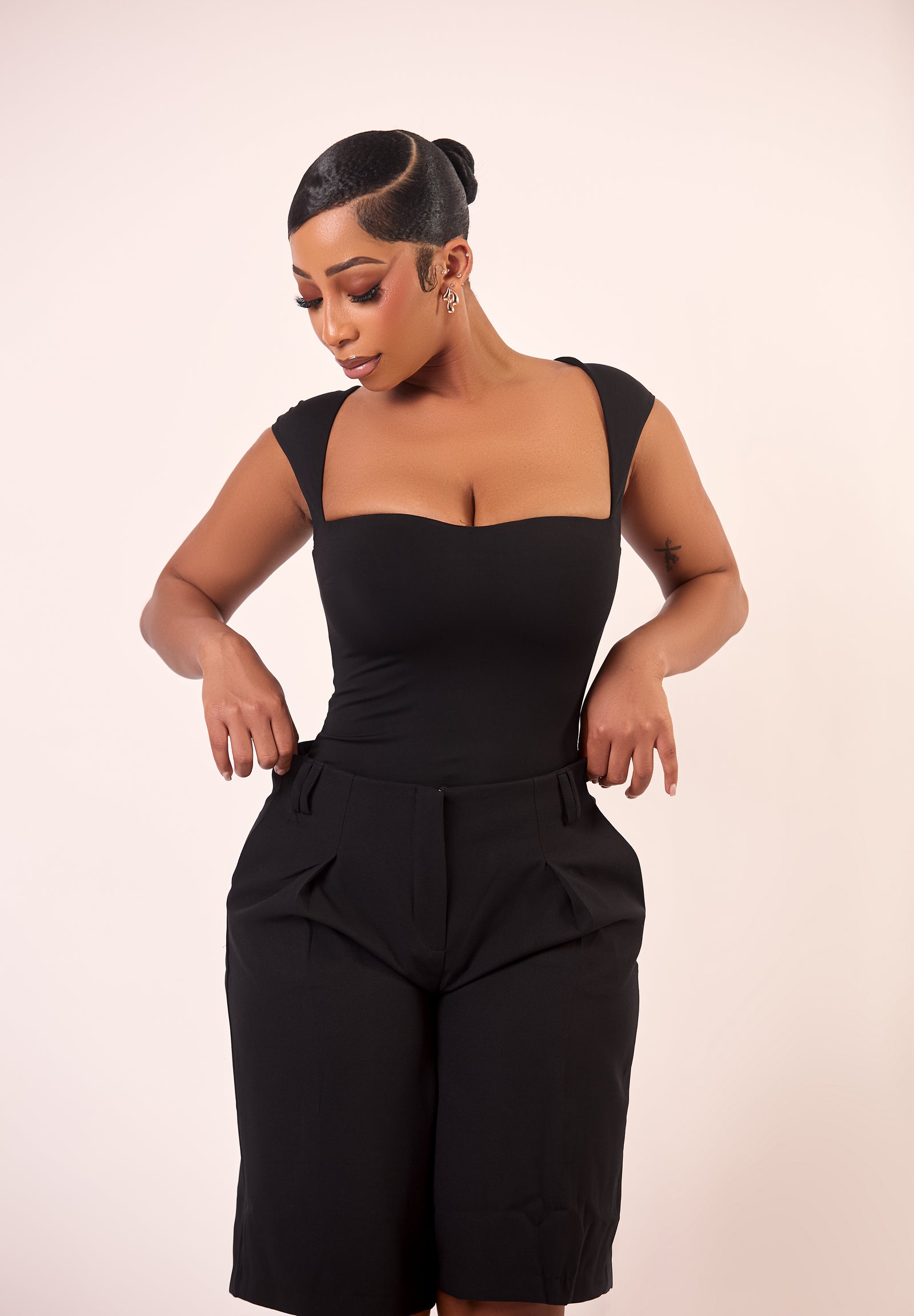 Kendra Tailored Bermuda Shorts - Black